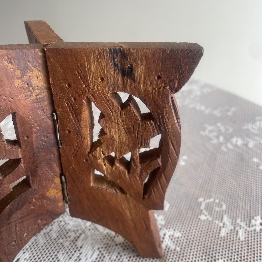 Vintage Hand Carved Wood 3 Leg Folding Mini Plant Book Stand Floral India - Picture 2 of 16